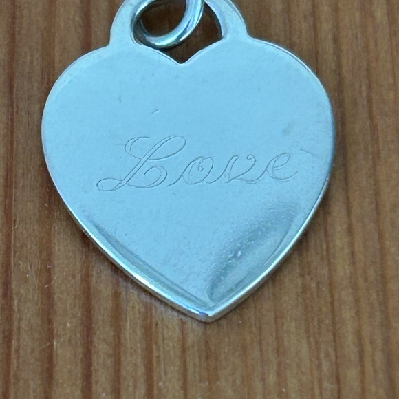 💯 AUTHENTIC TIFFANY AND CO. MEDIUM HEART TAG CHARM - Picture 3 of 6